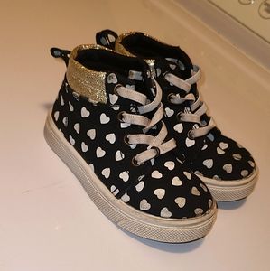 Toddler black sneaker with white hearts